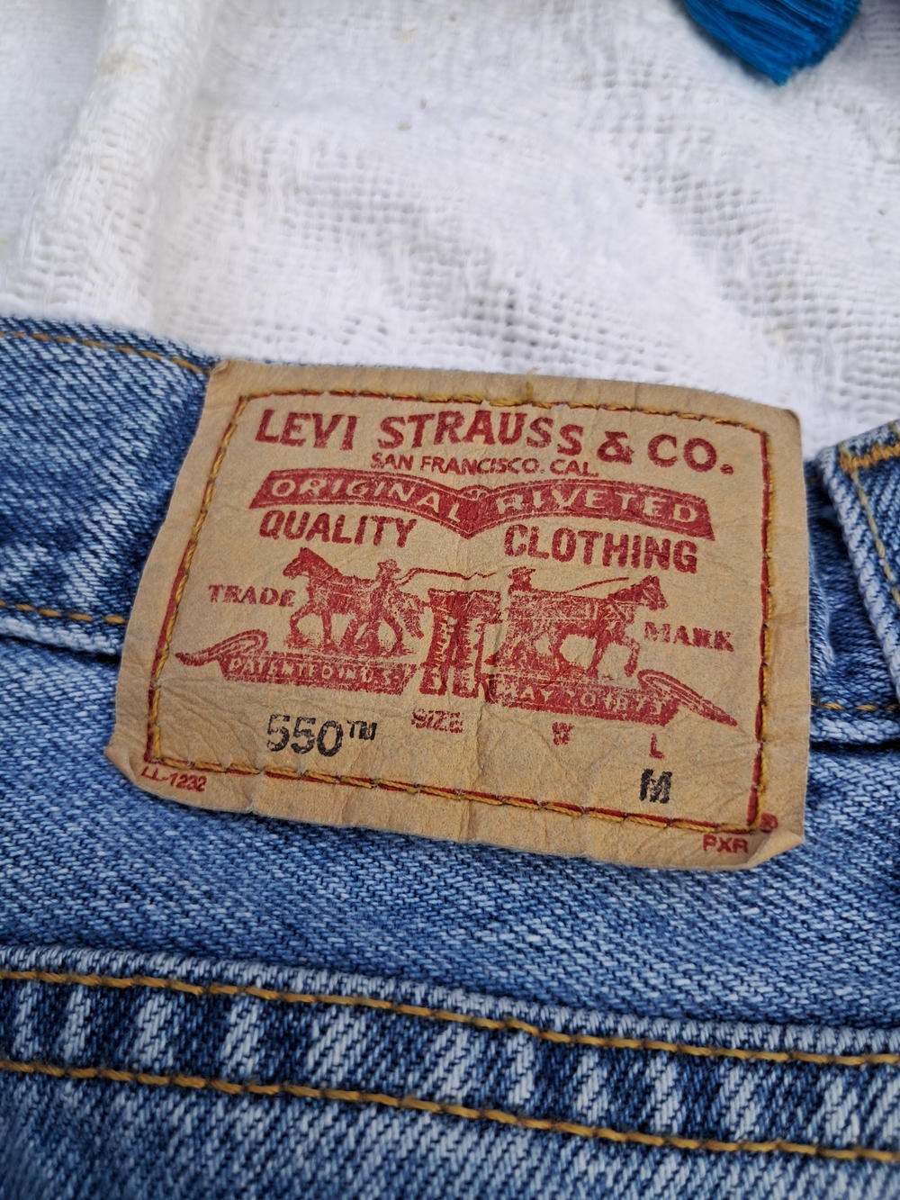 Levi's 550™ Women's Relaxed Jeans in Light Blue Denim